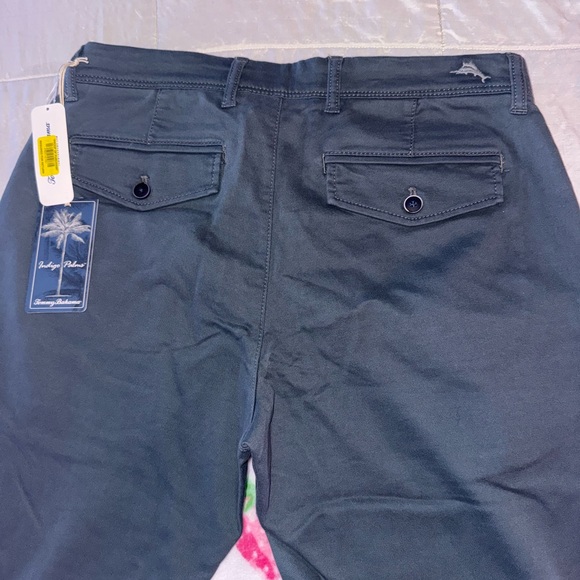Men’s Tommy Bahama Gray Harbor Point Flat Front Straight Leg Pant (size 32 x 30) - Picture 9 of 11